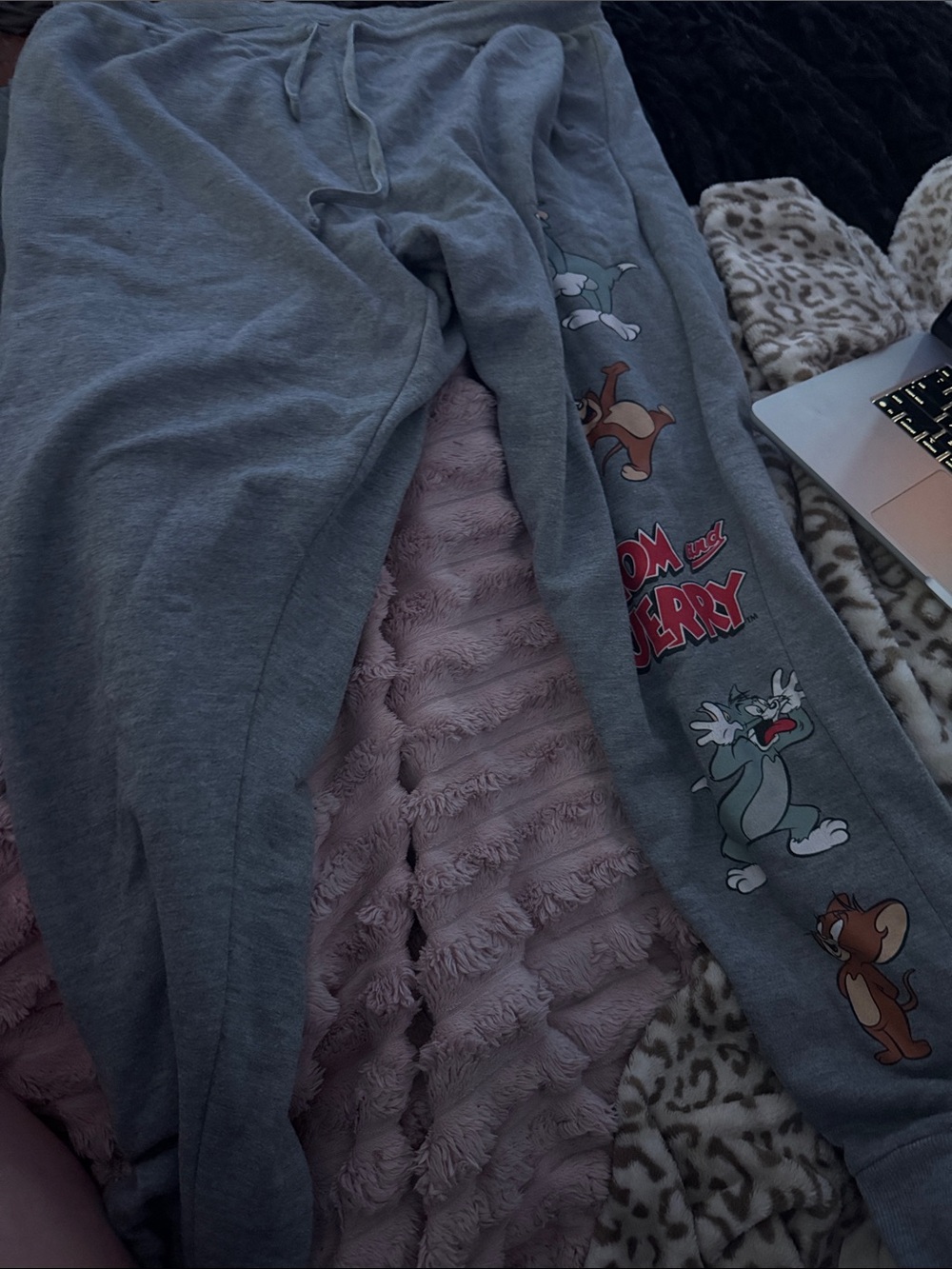 No Boundaries Gray Tom & Jerry Graphic Joggers